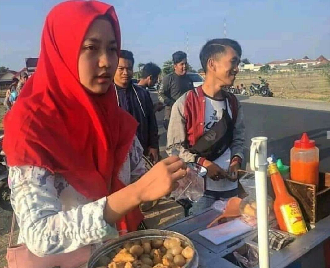 Kisah Gadis Cantik Penjual Cilok Asal Wonogiri), Utari Nur Alina: “Berkah Kerja Keras dan Doa”