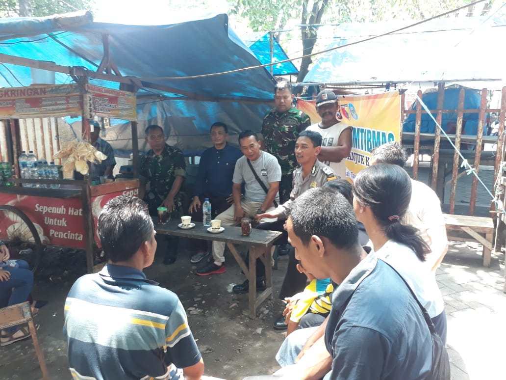 Sinergitas Babinsa, Bhabinkamtibmas Dan Perangkat Di Warung Kamtibmas