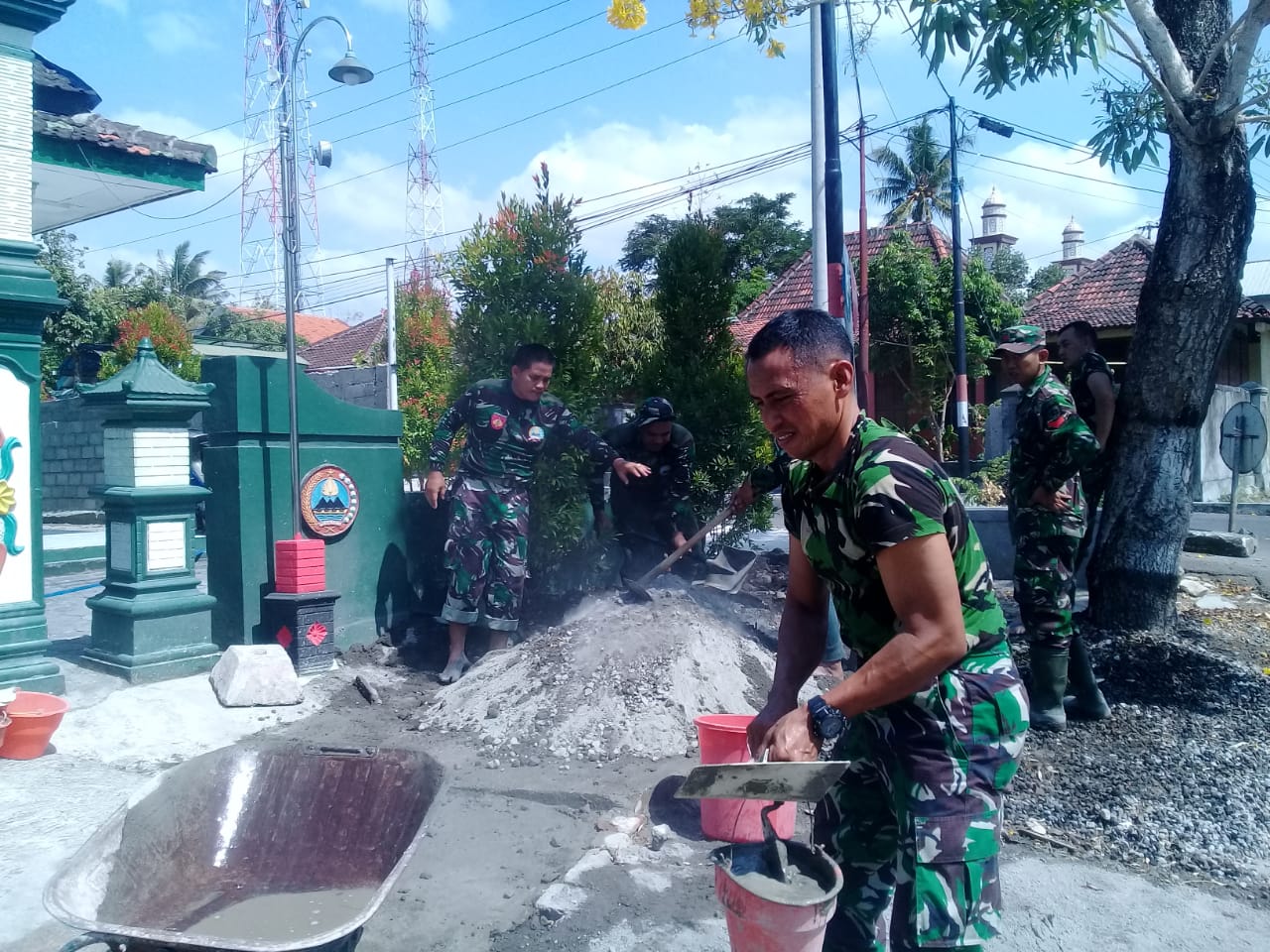 Agar Koramil Tampak Indah, Ini Yang Dilakukan Anggota Koramil Wuryantoro