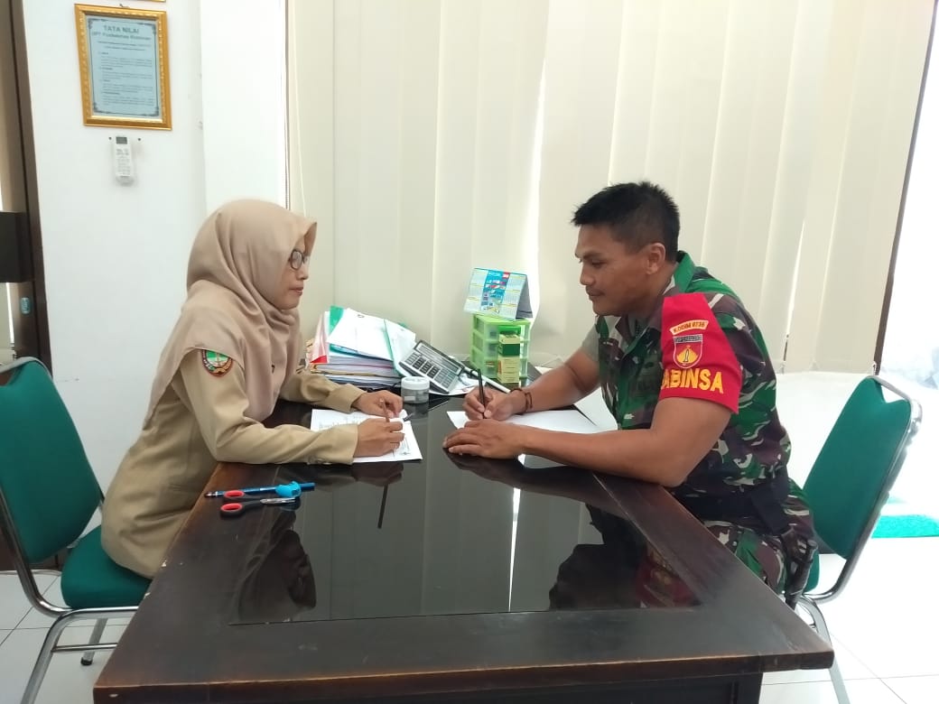 Ada Apa Babinsa Ganteng Ini  Sambangi Pegawai Puskesmas, Ini Jawabannya