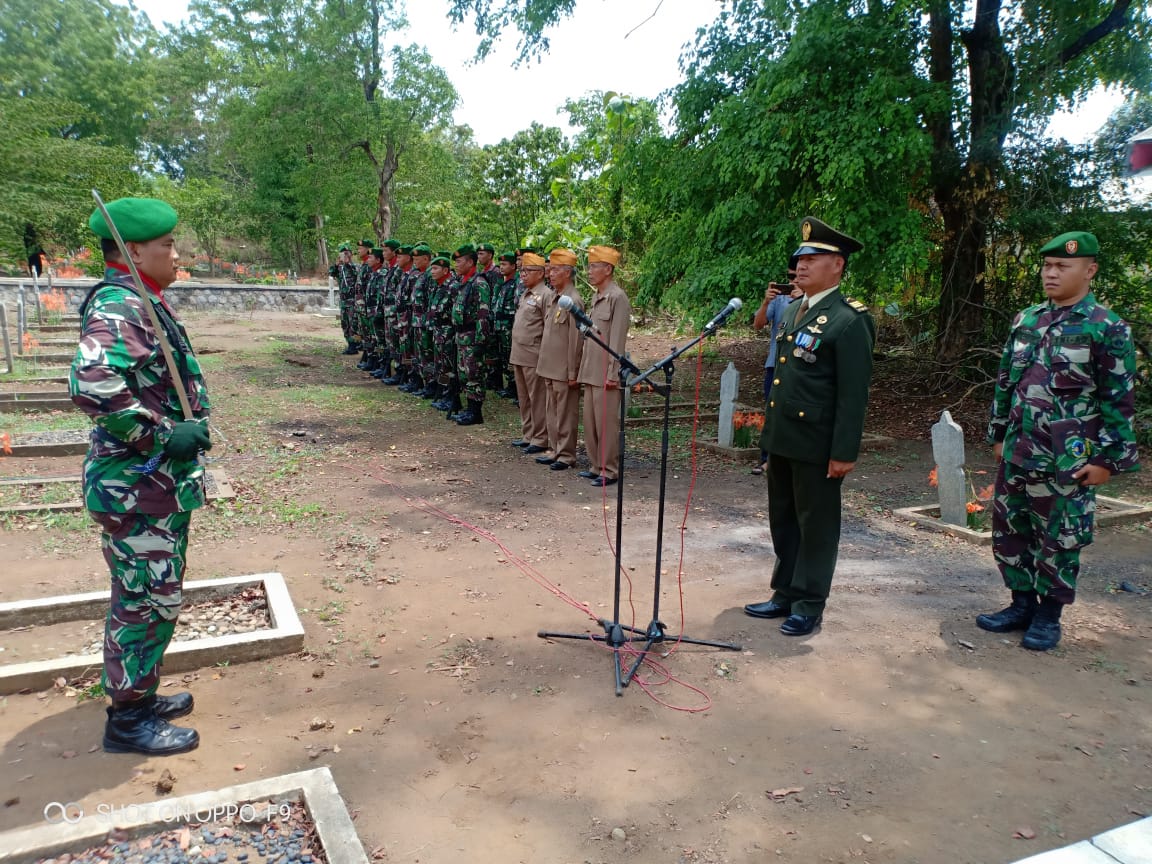 Danramil 04/Jebres Pimpin Upacara Pemakaman Militer Alm Mayor Purn H.M Soechemi Anggota Pepabri Surakarta