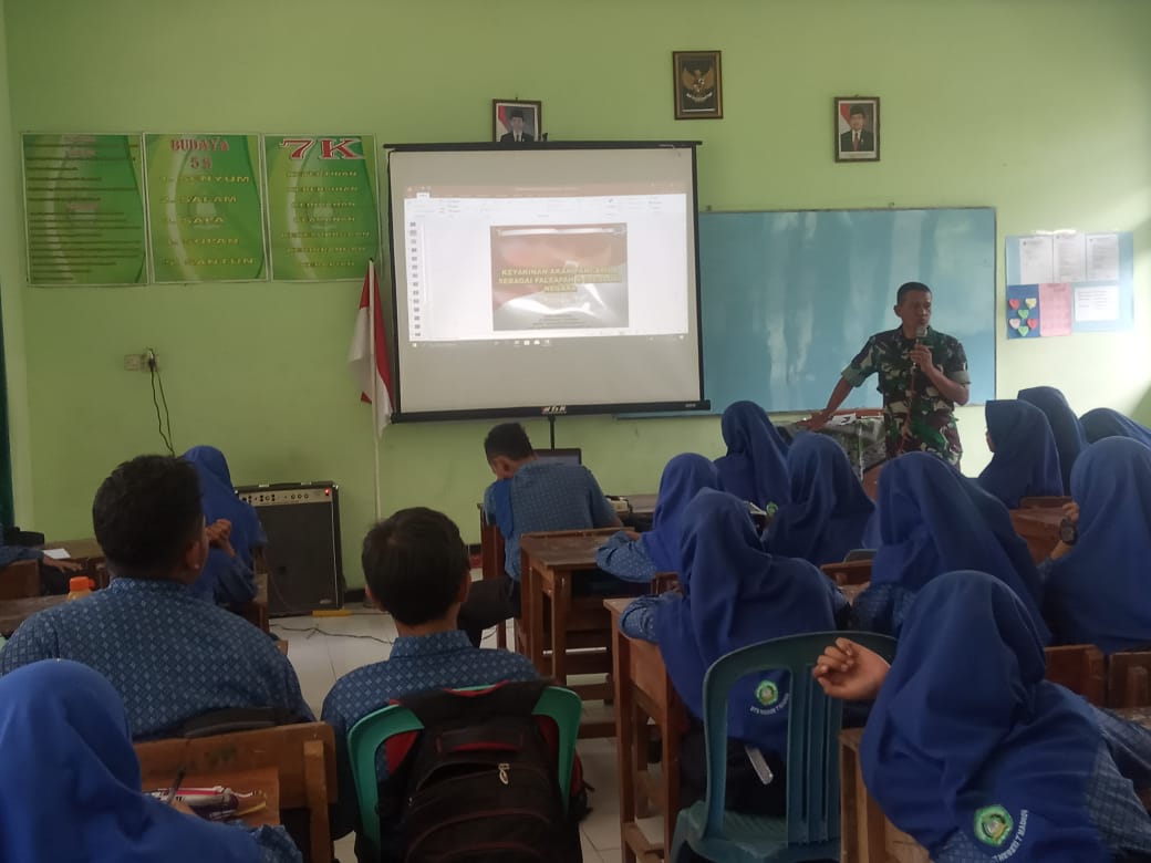 Danramil Pilangkenceng Beserta Anggota, Berikan Pemahaman Wasbang Dan PBB Kepada Siswa – Siswi