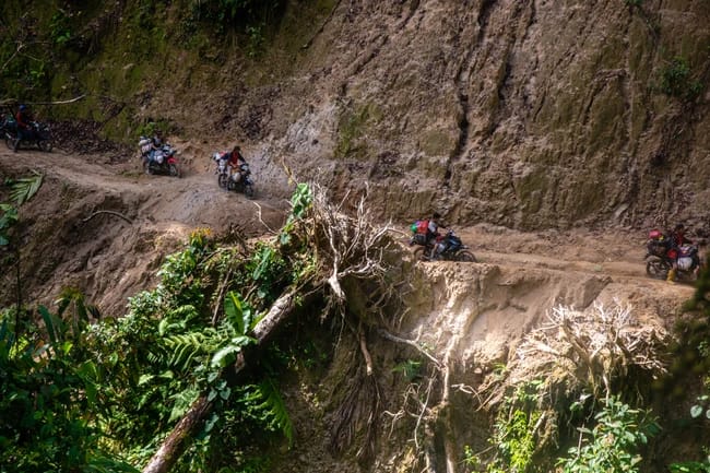 Guru SDN Jatuh  Dalam Hutan Belantara, Dijemput Anggota DPRD