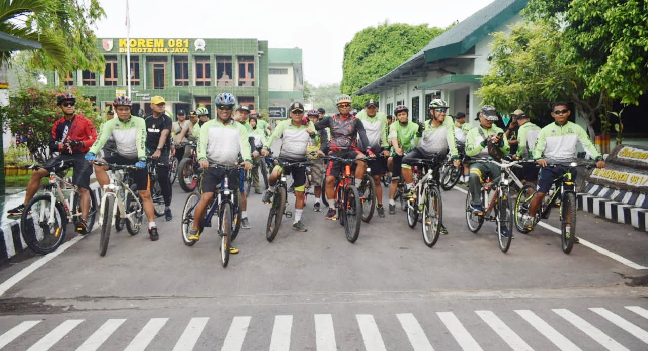 Peringati Hari Juang TNI AD Ke-74 dan HUT Ke-71 Kodam V/Brawijaya, Korem DSJ Gelar Gowes Bareng