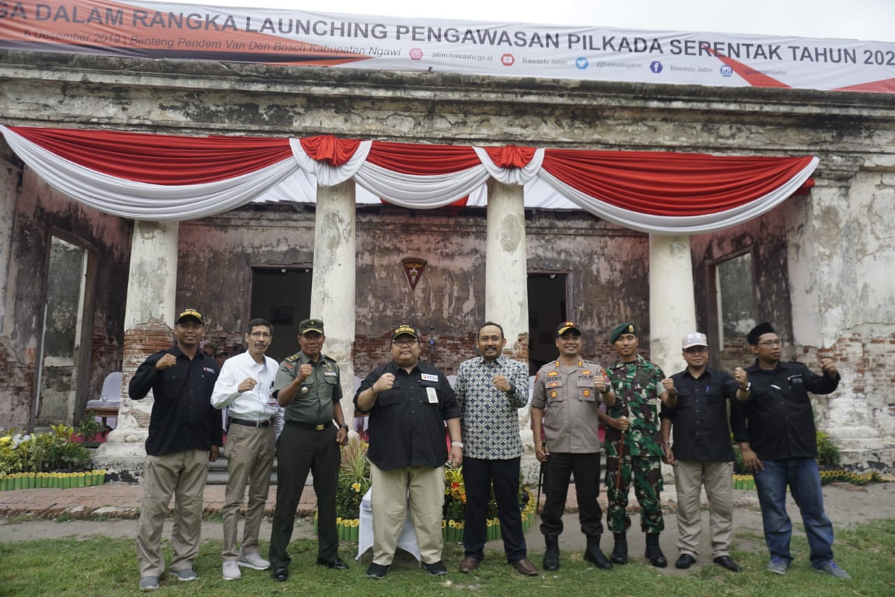 Kasdim Ngawi Hadiri Apel Siaga Dalam Rangka Launcing Pengawasan Pilkada Serentak Tahun 2020