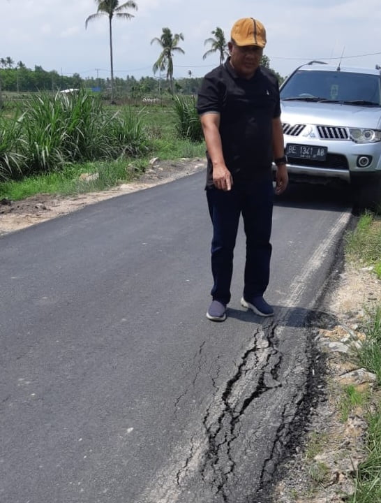 Baru Tiga Minggu Sudah Hancur Anggota Komisi III DPRD Lamsel M. Akyas Tampak Marah