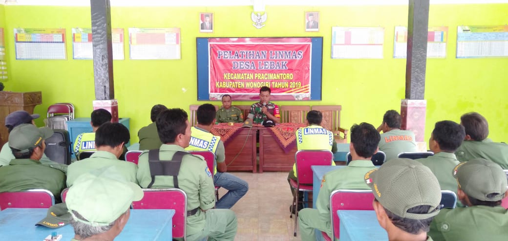 21 Anggota Linmas Desa Lebak Mendapatkan Pelatihan Dari Babinsa