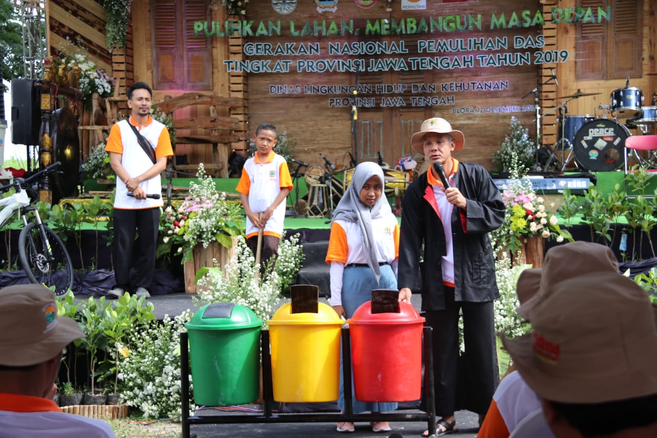Tanam 7000 Bibit Pohon, Gubernur Ganjar Pranowo Ajak Masyarakat Blora Peduli Lingkungan