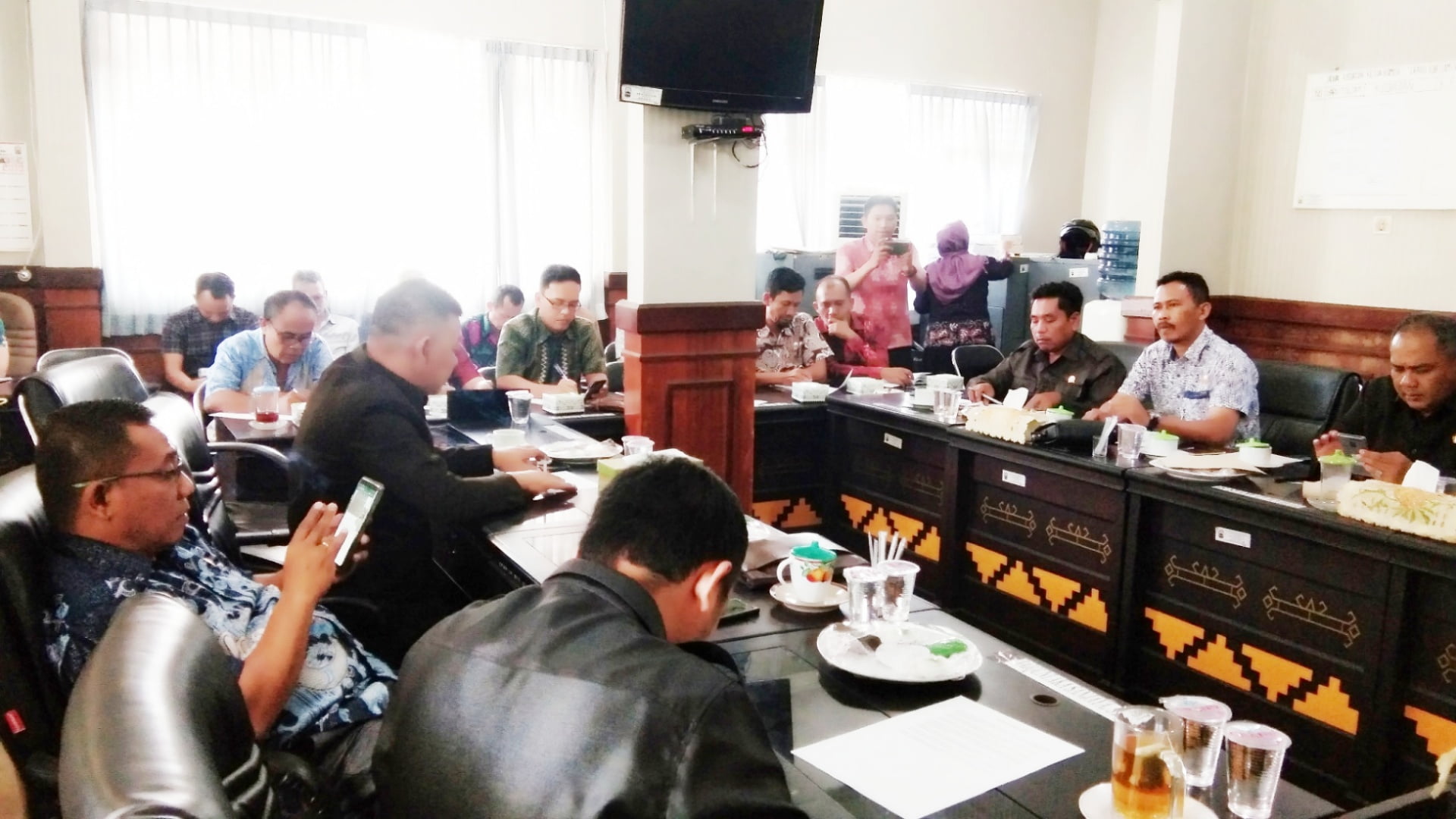 Komisi III DPRD Lamsel Cecar Pertanyaan Dinas PU-PR Saat Haering