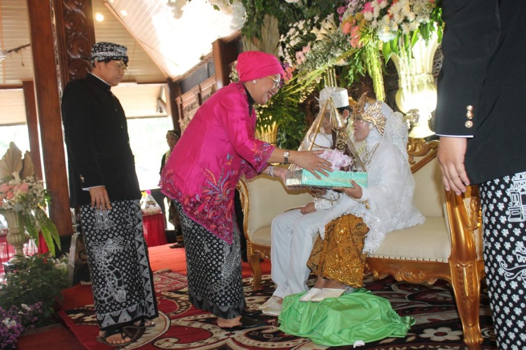HUT Ke-36 Kota Ungaran Gelar Nikah Massal