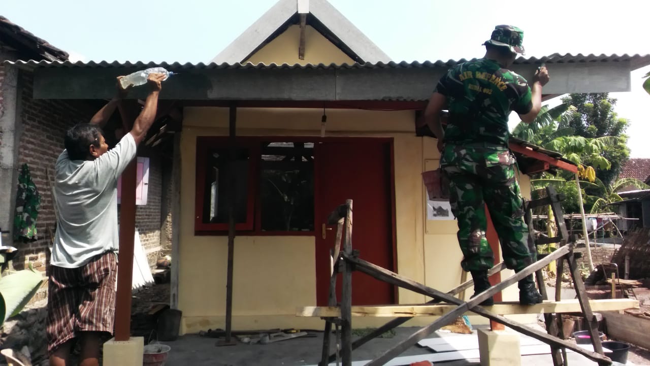 Cerita Mbah Suginem Yang Sangat Senang Rumahnya Direhab Anggota Kodim Madiun