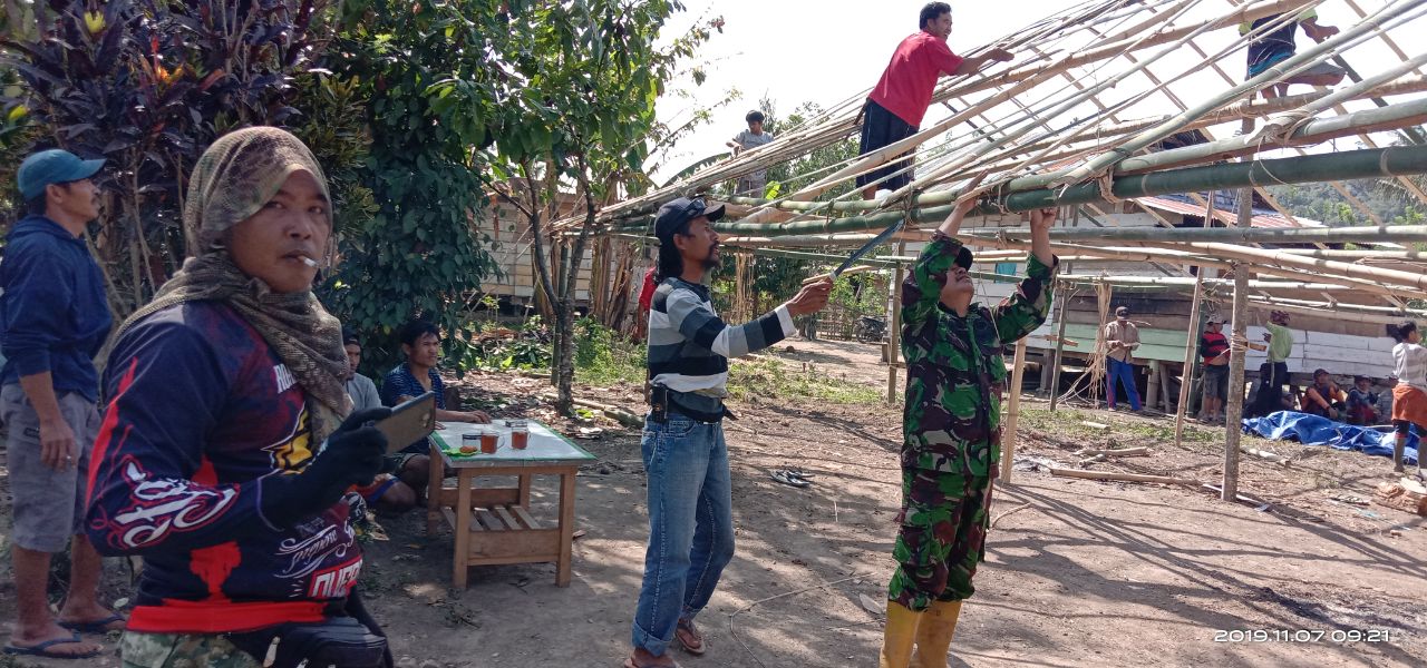 Partisipasi di Acara Pesta Warga, Babinsa Rampi Tedeboe Dekat Bersama Warga Binaan