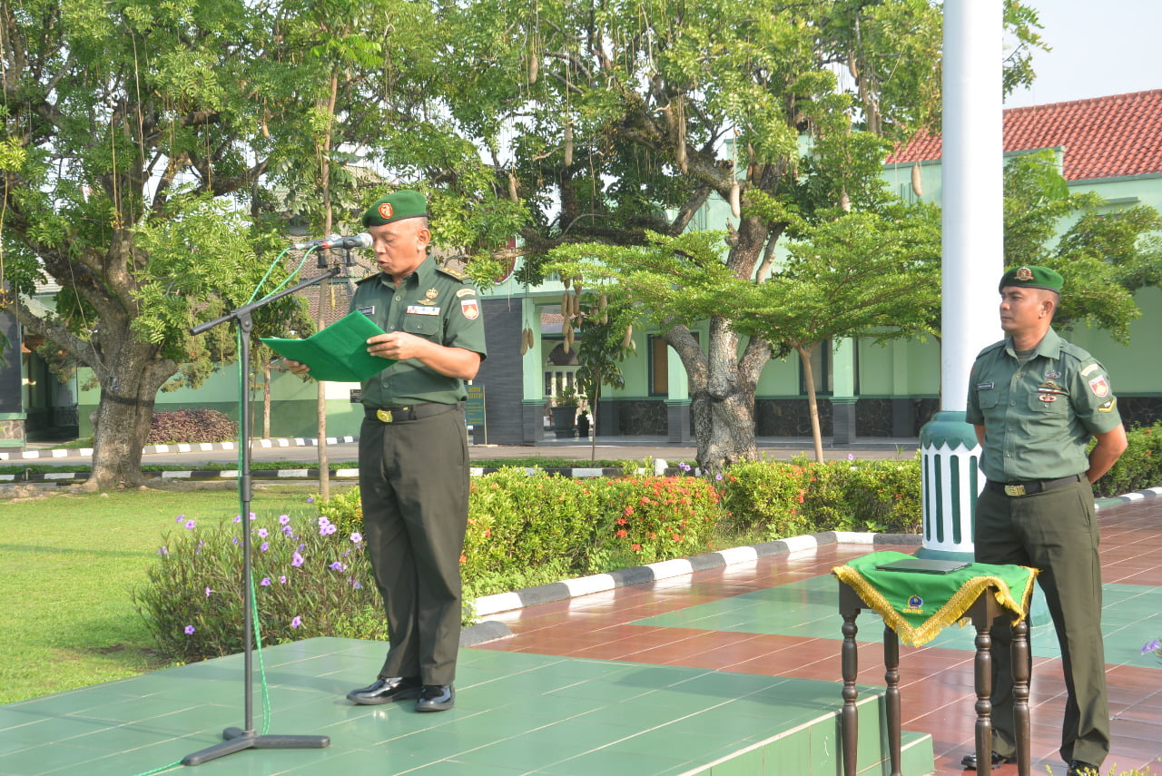 Kasipers Korem 074/Wrt bacakan Amanat Presiden RI Pada Upacara Peringatan Hari Bela Negara Ke-71