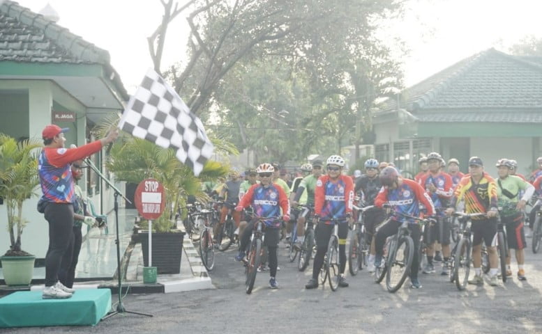 Kodim Ngawi Bersama Jajaran Forkopimda Dan BRI Kanca Ngawi Laksanakan Fun Bike Bersama
