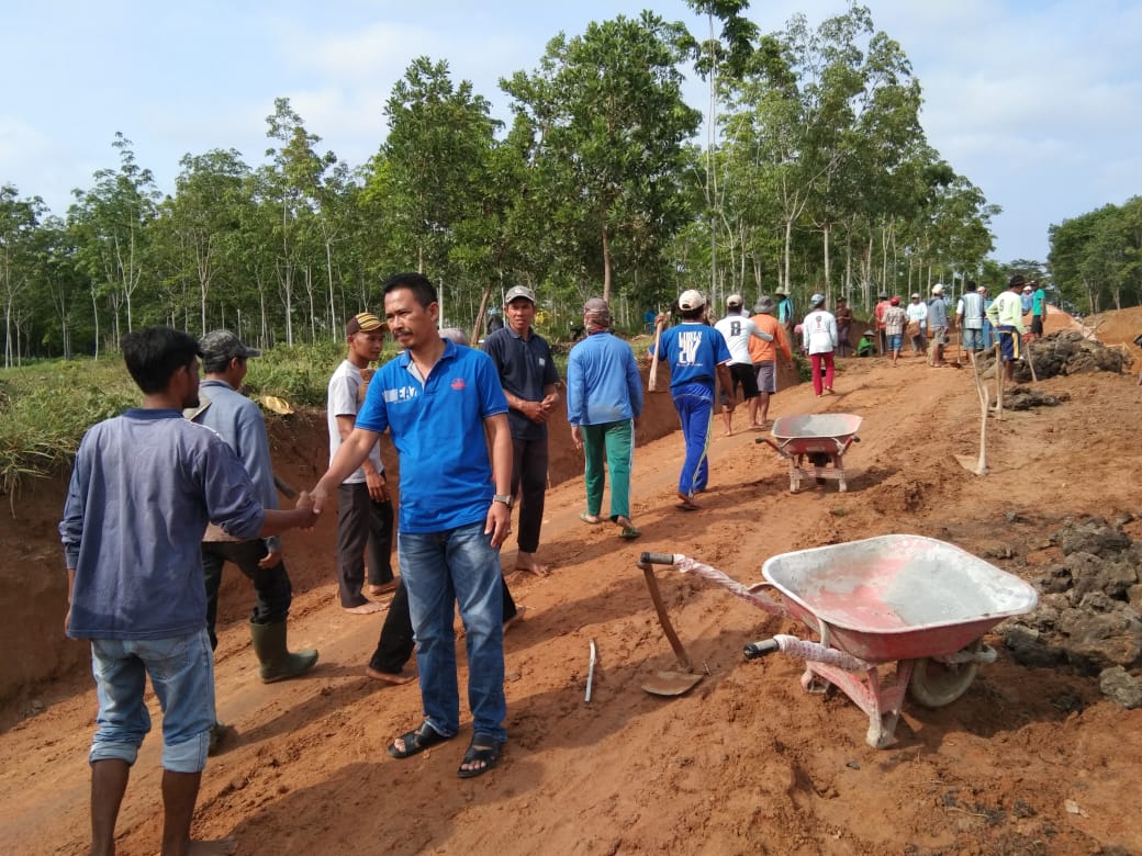 Anggota DPRD Lamsel Edi Waluyo Akan Perjuangakan Pembangunan Jalan Antar Desa