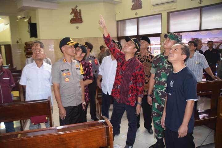 Jelang Hari Natal, Bupati Banyumas Pantau Persiapan di Sejumlah Gereja