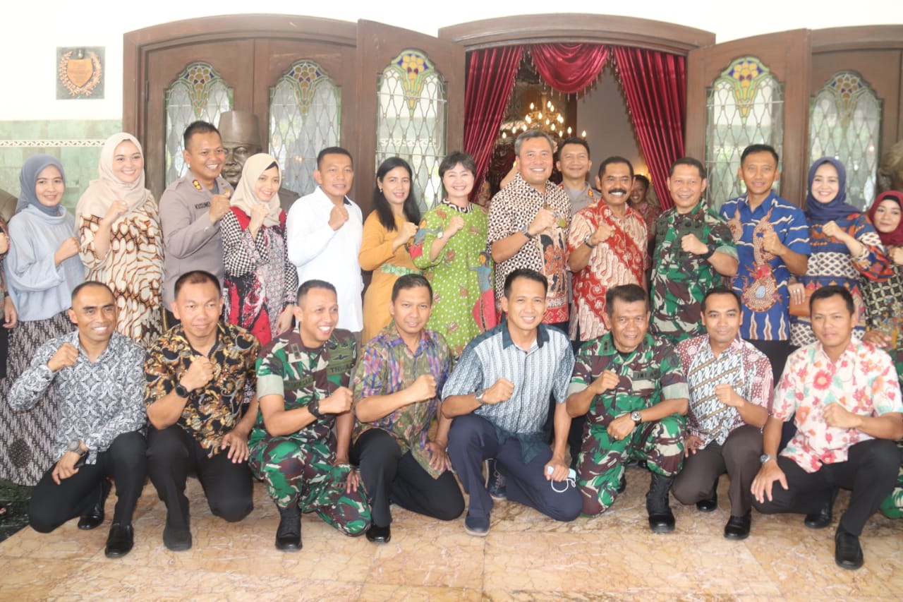 Danrem 074/Warastratama Hadiri Open House Perayaan Natal di Rumdis Forkopimda Surakarta