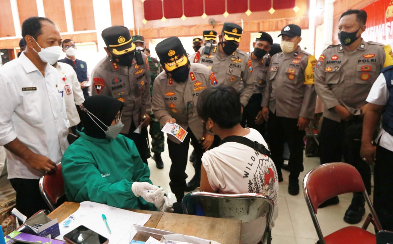 Kapolda Jatim dan Forkopimda Cek Vaksinasi Indonesia