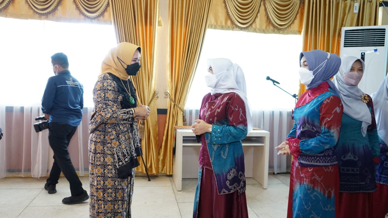Bunda Win Dilantik Sebagai Ketum DPD Lasqi Lamsel