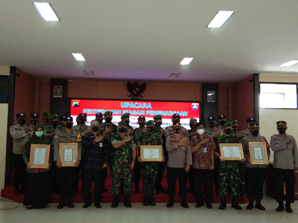 TNI-Polri dan Pemda Terima Penghargaan