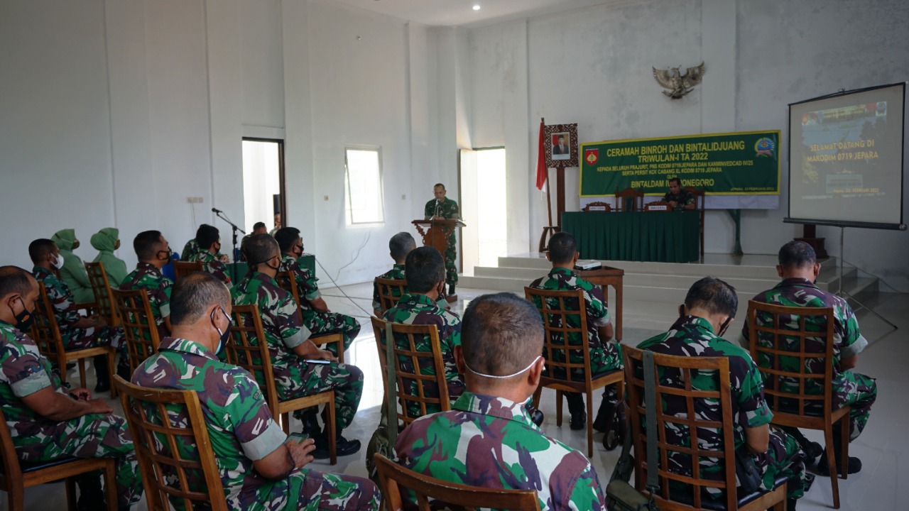 Prajurit TNI,PNS Terima Ceramah Binroh dan Bintalidjuang Triwulan I