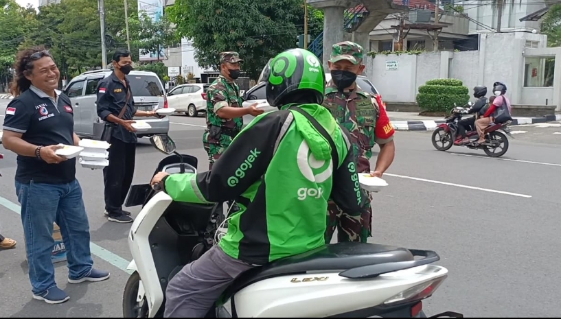 Jumat Berbagi, WPS Rutin Kasih Nasi Kotak ke Warga