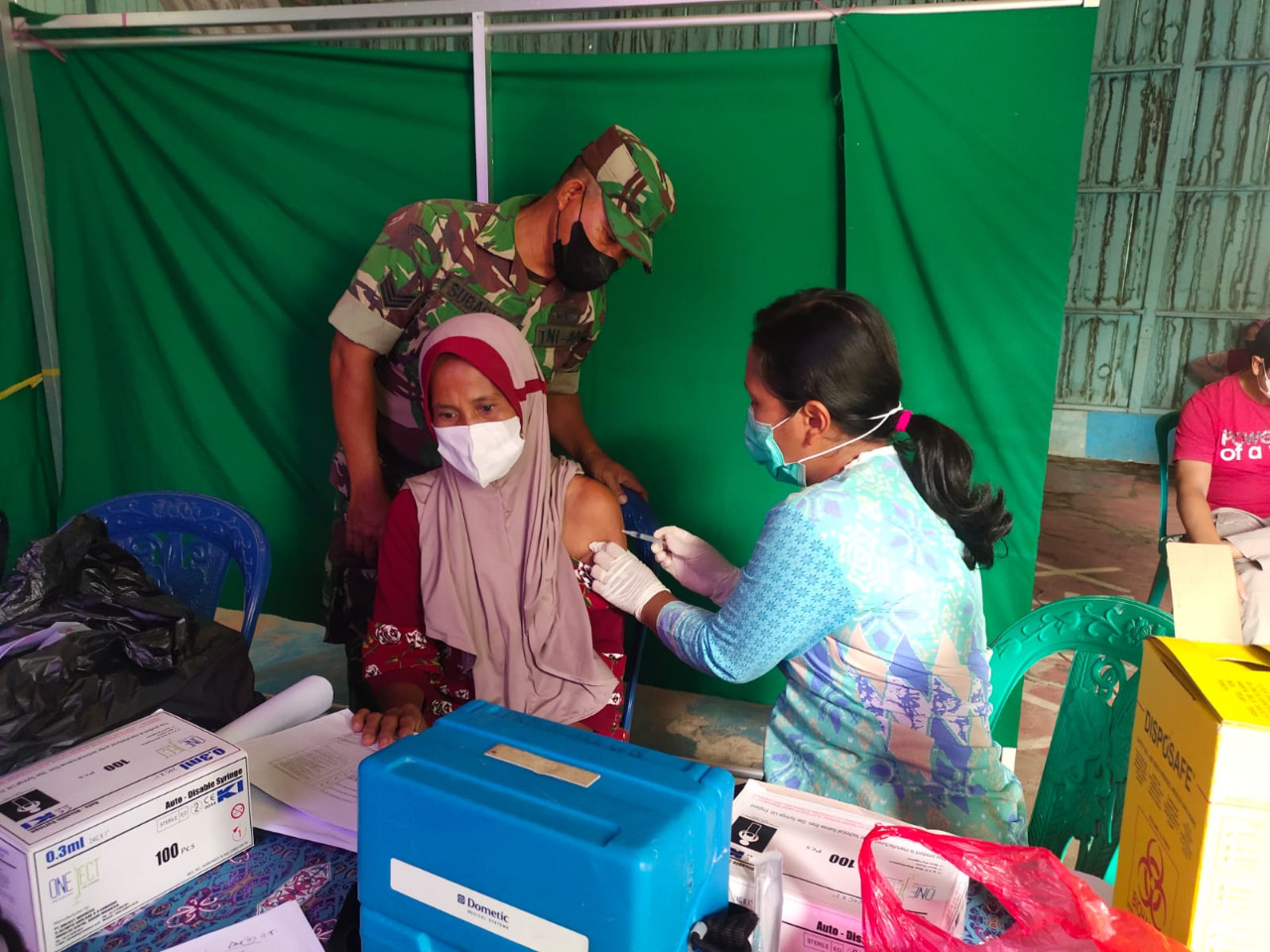 Penuhi Target Capaian, Babinsa Koramil Kota Bangun Gencar Lakukan Pendampingan Vaksinasi Pada Lansia