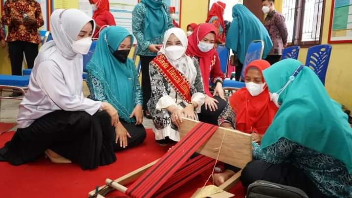 Bunda Win: Untuk Memajukan dan Mewujudkan Program-Program PKK Dibutuhkan Kerjasama dan Gotong Royong