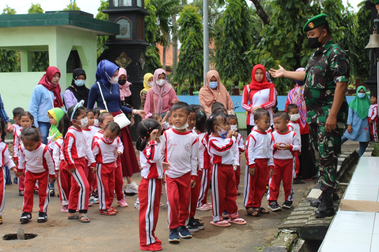 Anggota TNI Terima Kunjugan Anak-Anak PAUD