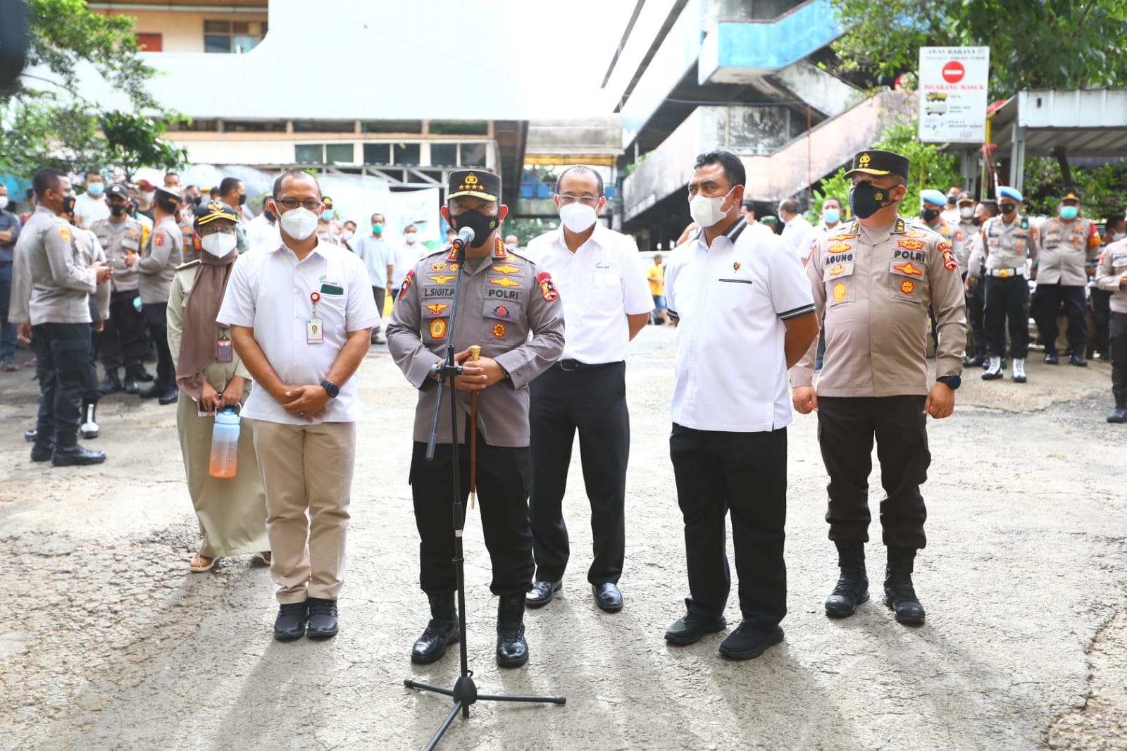 Cek Pasar Minggu, Kapolri Pastikan Stok Minyak Curah Untuk Warga Aman
