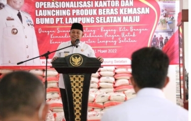 Bupati Lamsel Resmikan BUMD