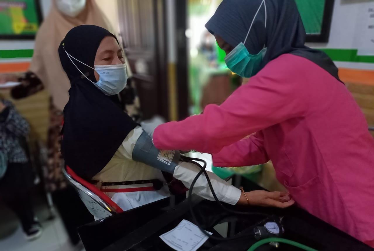 Calon Jemaah Haji Bumi Lamaranginang Jalani Pemeriksaan Kesehatan