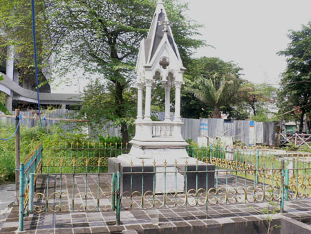 AURA MISTIS DIKAWASAN PARAGON (Bagian 1), Ternyata Ari-ari Pangeran Sambernyowo Ada Disini 