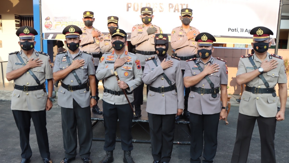 Serah Terima!!! Kapolres Pati Ganti Empat Pejabat