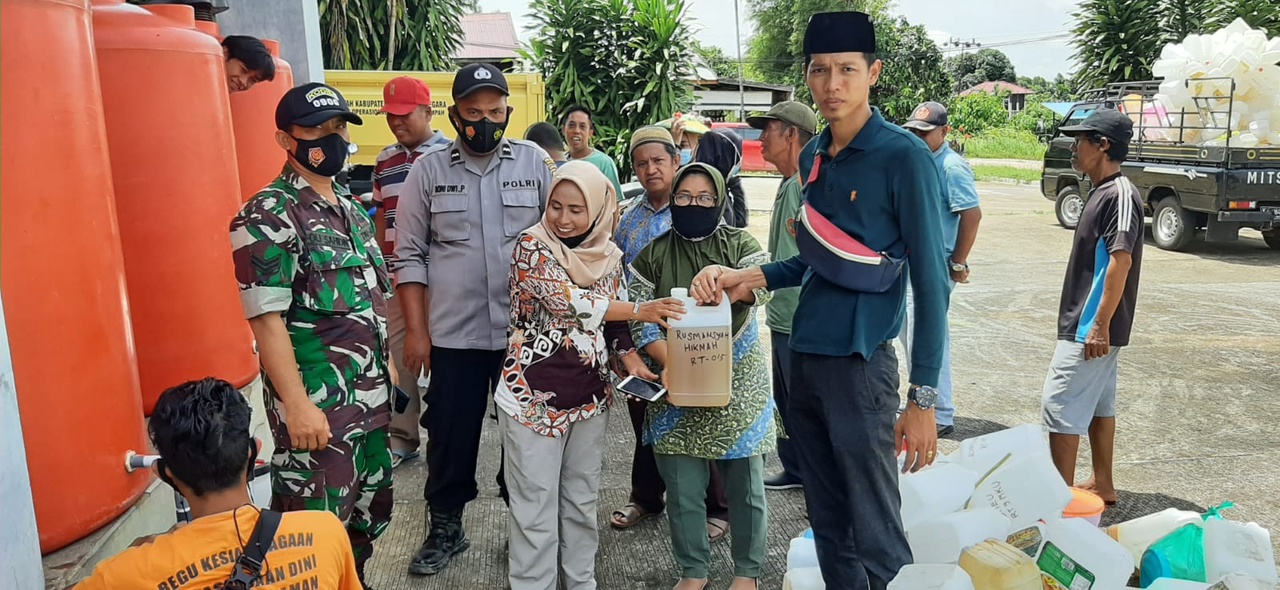 Babinsa Kawal Distribusi Minyak Goreng Subsidi Di Kaltim