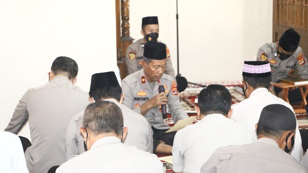 Jajaran Polda Lampung Ikuti Peringatan Nuzulul Quran 1443 H / 2022 M