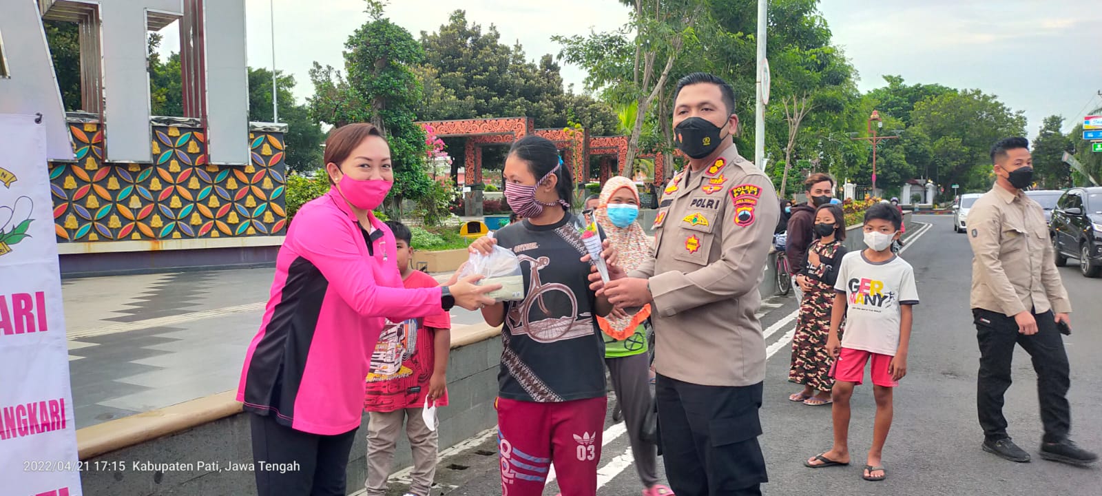 Bulan Ramadhan, Polres Pati Bagikan 400 Takjil
