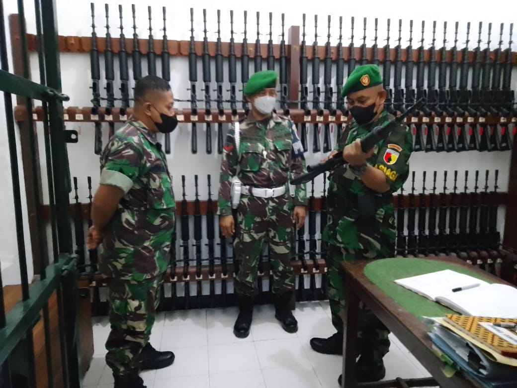 Kapten Inf Warsono Cek Gudang Senjata