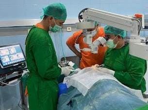 Layani Operasi Katarak Metode Phaco Emulsifikasi di RS Elim Rantepao