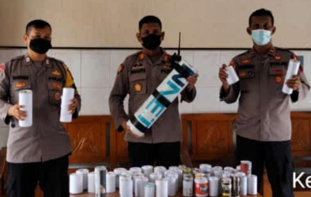 Puluhan Petasan Berukuran Raksasa Diamankan Polsek Kaliwungu