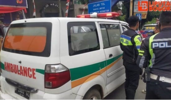 Nekad Terobos Jalur One Way Puncak, Ternyata Mobil Ambulans Bawa Wisatawan Bukan Orang Sakit
