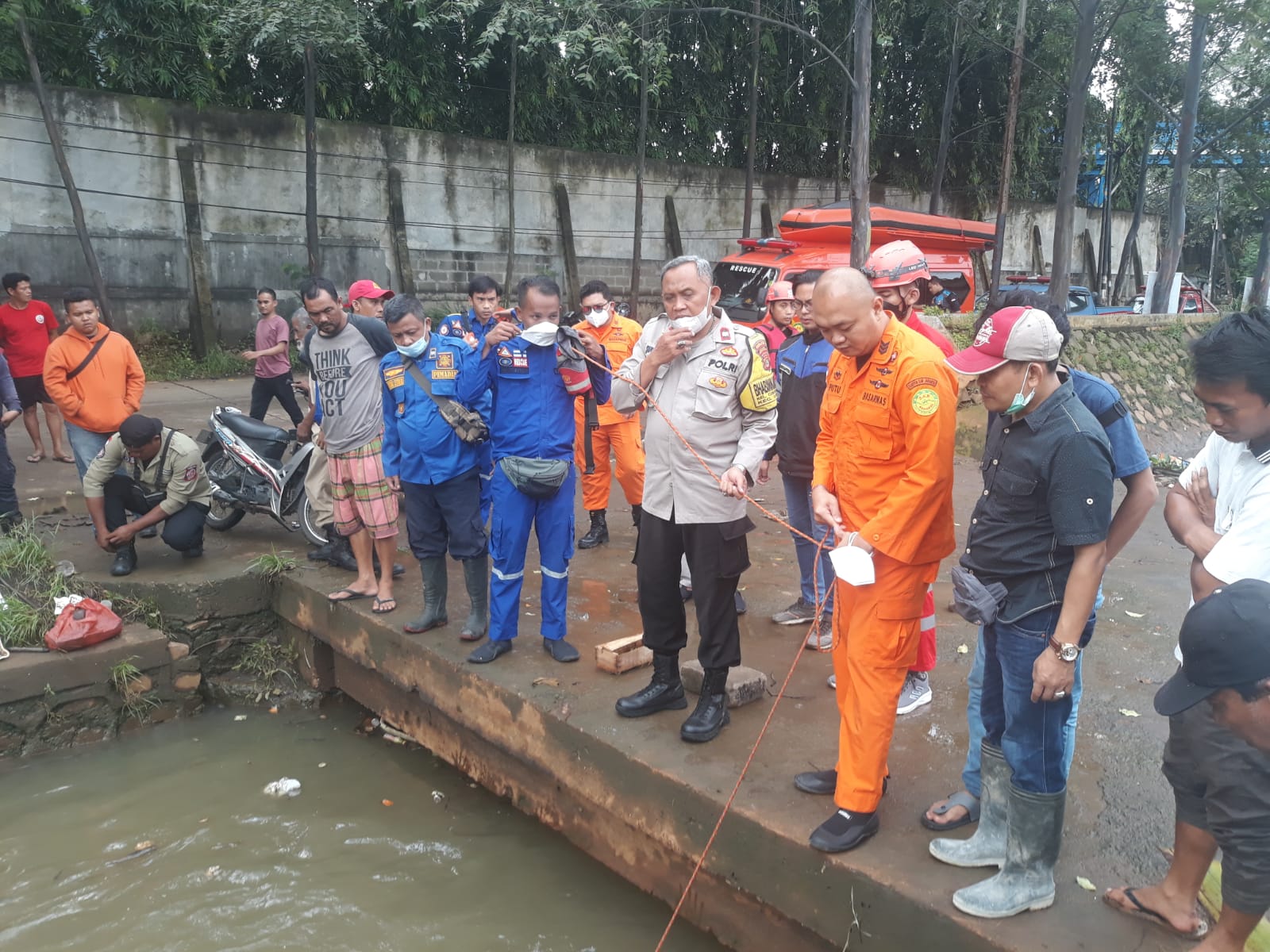 BPBD dan Bhabinkamtibmas Evakuasi Mayat