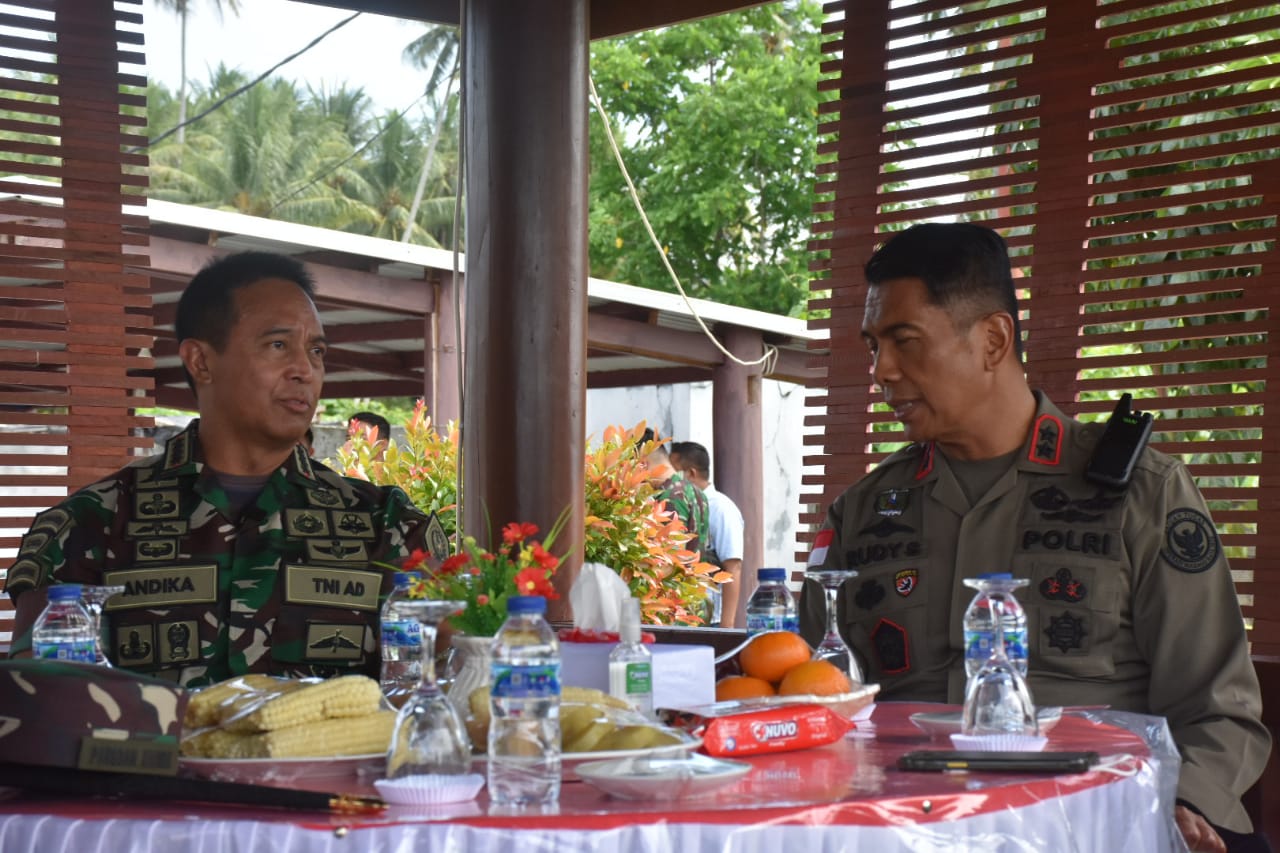 Panglima TNI : Kita sangat terhormat untuk membantu Polri dalam pelaksanaan Operasi Madago Raya