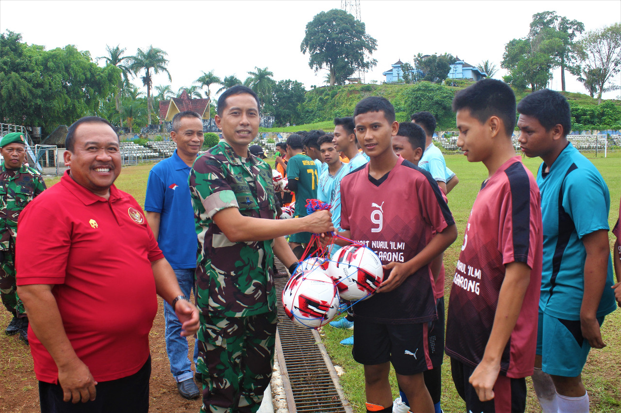 Dandim 0906/Kutai Kartanegara Tutup Seleksi Turnamen Liga Santri