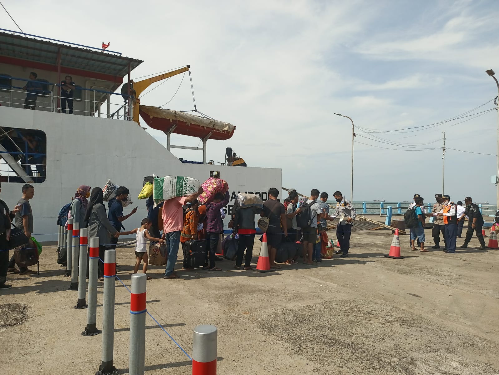Pasca Lebaran, Arus Balik di Pelabuhan Kendal Meningkat