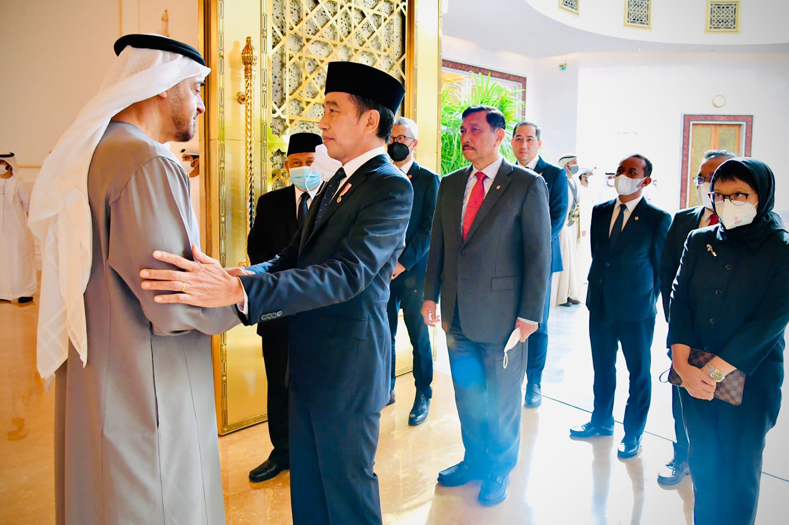Singgah di Abu Dhabi, Presiden RI Sampaikan Dukacita Atas Wafatnya Sheikh Khalifa