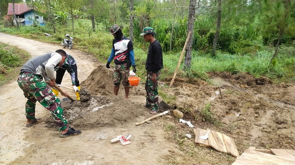 Pembukaan Jalan Baru dan Pemasangan Gorong -Gorong