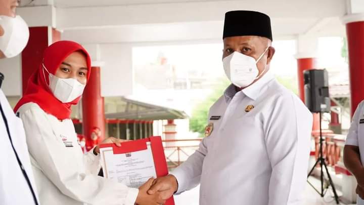 Nanang Ermanto Serahkan SK P3K Kepada 347 Guru Tahap I dan II Formasi Tahun 2021