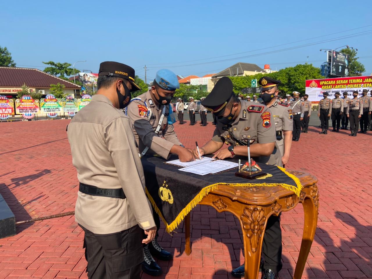 Kapolres Jepara Serah Terima Jabatan Kasat Lantas Baru