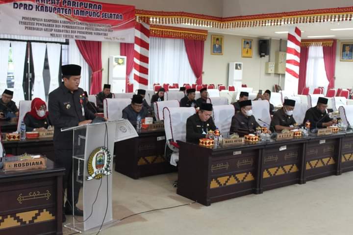 Sekertaris DPRD Lamsel Sampaikan Kehadiran Anggota Saat Paripurna